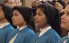 Las cuatro jóvenes religiosas, durante la ceremonia en el monasterio de la Concepción de Estella