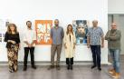 De izda. a dcha., Belén Galindo, Iñigo Gómez, Txema Burgaleta, Vanesa Fernández, Joaquín Calderón y Arturo Cisneros, con los carteles ganadores del certamen para jóvenes