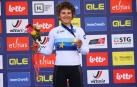 Paula Ostiz, con el maillot que acredita como campeona de Europa y la medalla de oro, en Limburg