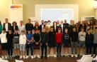 Profesores e invitados a la primera clase de Economía Social y Cooperativismo en el colegio Liceo Monjardín junto a los primeros veinte alumnos que la cursarán