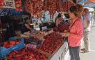 Varias personas en el mercado del año pasado, que se instaló por primera vez junto al silo