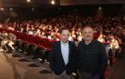 David Yárnoz y el director del documental Pedro Peira durante la presentación en los Cines Baiona