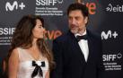 Los actores Penélope Cruz y Javier Bardem, posan en la alfombra roja de la gala de inauguración de la 72 edición del Festival Internacional de Cine de San Sebastián