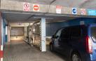 Un vehículo accede al parking de la Constitución de Tudela
