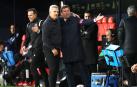 Pedro Arozarena, con Javier Aguirre, en un partido siendo delegado de campo