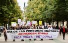 Cabecera de la marcha n Pamplona con motivo del Día Internacional de las Personas Mayores