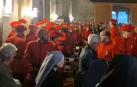 El himno de Navarra suena en el funeral por el capellán la Policía Foral, José Antonio Pedroarena, en Leyre