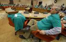 Enfermos de ELA y acompañantes presencian desde una sala contigua el pleno del Congreso de los Diputados el debate de la ley ELA