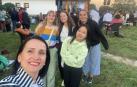 Goretti Barriola (primera por la derecha, fila posterior), con otras estudiantes, durante sus prácticas en Rumanía