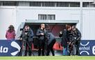 Operarios de cámara de Morena Films rodando el documental sobre la Liga que se lanzó en verano en Netflix