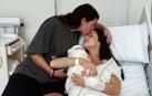 Dulceida y su mujer Alba Paúl posan junto a su hija