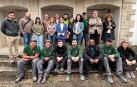 Foto de familia tras la visita al taller de parte del Consistorio del Valle de Egüés, CNAI y SNE