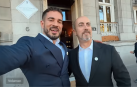 Pablo Cabezali (Cenando con Pablo) y Juan Sánchez (pausayplato), a las puertas del restaurante Horcher en Madrid.