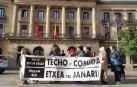 Distintos colectivos sociales han denunciado este viernes la situación de las personas que, sobre todo en Pamplona, viven sin hogar y han exigido a las administraciones que actúen frente a esta situación. El Punto de Información para Personas Migrantes (PIM), Apoyo Mutuo, Lantxotegi, París 365, Salhaketa Nafarroa, Mugak Zabalduz, Oxfam Intermon, Haritu y SOS Racismo Nafarroa son los colectivos que este viernes han ofrecido una rueda de prensa para denunciar la situación. EFE