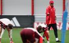 Vincent Kompany durante un entrenamiento con el Bayern