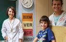 Marta Martínez García y Pedro Mateos García, con su hijo Enaitz