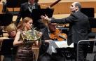 Sarah Willis a la trompa y José Antonio Méndez a la batuta en el concierto en Baluarte