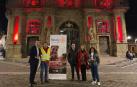 Miembros de Rotary Club de Pamplona junto al Ayuntamiento