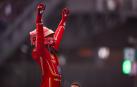 Carlos Sainz celebra su triunfo en México