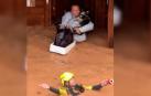 Efectivos de la UME han rescatado a una mujer con sus gatos y su perro de su casa de madera inundada en Utiel (Valencia) inundada por los efectos de la DANA que ha azoatado al Levante español y a Albacete