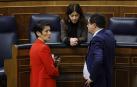 Los ministros Óscar López, Elma Sáiz y Sira Rego conversan en el hemiciclo, este miércoles en el Congreso