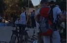 Vídeo: Así trabajan los voluntarios en bicicletas para repartir alimentos y útiles entre los pueblos afectados