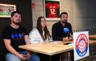 Iosu Garde, Oihane Agirregoikoa y Miguel Azcona, de Sadar Bizirik, en la rueda de prensa de ayer.	j.c. cordovilla