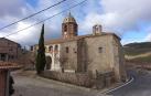 La iglesia de San Juan Bautista en el pueblo riojano de Villarroya.