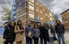 Silvia Martínez (Nasuvinsa), la administradora Blanca Barnó, los vecinos Mario Díaz, Cristina García e Iñaki Andueza, Raquel Zulaica y Fermín Morentin,ambos de Nasuvinsa, en la plaza San José