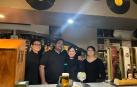 Jhon Peñafiel Vélez y Carla Carvajal en el centro, con los hermanos de ella, Francisco y Ángelica