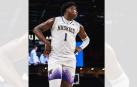 El navarro Great Osobor con la camiseta de su equipo, Washington Huskies /