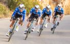 Nairo Quintana encabeza al Movistar Team en un entrenamiento de pretemporada.