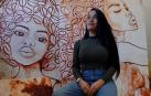 Delia Izabel en su estudio, su “templo de café”, lo llama