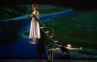 Momix llega hoy al Baluarte con su espectáculo de danza y acrobacias 'Alice'.
