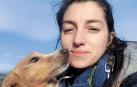 Naruto, con Sara Castells, una de las adoptantes