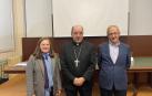 Katya Palafox Gómez, Monseñor Florencio Roselló y Luis Javier Fortún Pérez de Ciriza en la presentación del Jubileo 2025 en Navarra