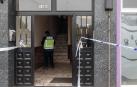 Portal de la vivienda en la que han tenido lugar los hechos