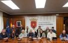 Acto de la firma del convenio con representantes municipales y antiguos trabajadores del amianto