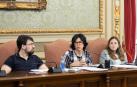 De izda. a dcha., los ediles del PSN en Tudela Eduardo Vidondo Ullate, Olga Chueca Chueca, y Beatriz Ochoa Ariza, en el pleno