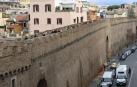 El 'Passetto', un corredor amurallado que une el Vaticano con la fortaleza romana del Castel Sant'Angelo, ofreciendo una atalaya militar y una eventual vía de fuga para los papas a lo largo de los siglos