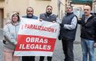 De izda. a dcha. Juliana e Iván Sánchez Serrano, Mikel Mendoza Hernández, Mustapha Idrissi y Yus Casajús Escalada, en la confluencia de las calles afectadas por el futuro garaje que se está construyendo