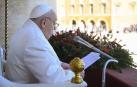 El papa Francisco, en el balcón de la logia central de la fachada de la basílica de San Pedro