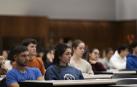 559 alumnos de la UPNA que cursan algún programa en el extranjero recibieron ayer en la UPNA las becas de movilidad de Caja Rural.