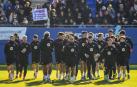Los jugadores del F.C. Barcelona se entrenan en la tradicional sesión de puertas abiertas en Navidad /