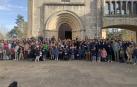 Foto de familia del grupo católico Schola Cordis Iesu, en el santuario de Estíbaliz en Álava