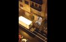 Descarga nocturna en la calle Abejeras
