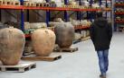 Tinajas romanas para vino encontradas en Arellano y Villafranca, en el almacén de Cordovilla.