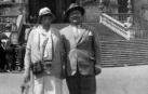 Imagen de Archivo de don Francisco Javier Arraiza Baleztena junto a su mujer, Orosia Frauca, delante de la basílica de Loyola /