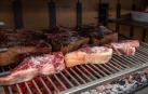 Chuletones en la parrilla de una sidrería