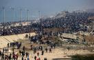 Palestinos, de camino al norte de Gaza
